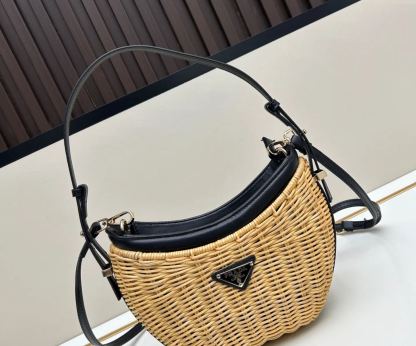 プラダ「Prada」