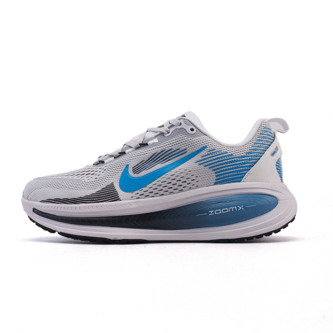 ナイキ「Nike」 Vomero 18 メンズランニングシューズ
