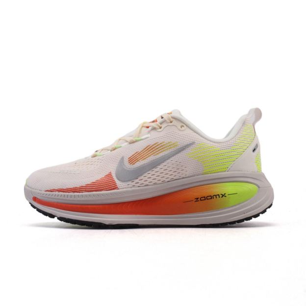 ナイキ「Nike」 Vomero 18 メンズランニングシューズ