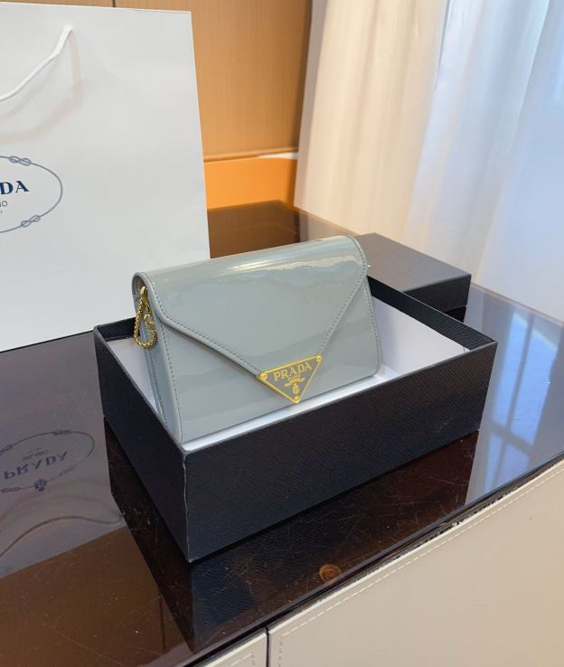 プラダ「Prada」