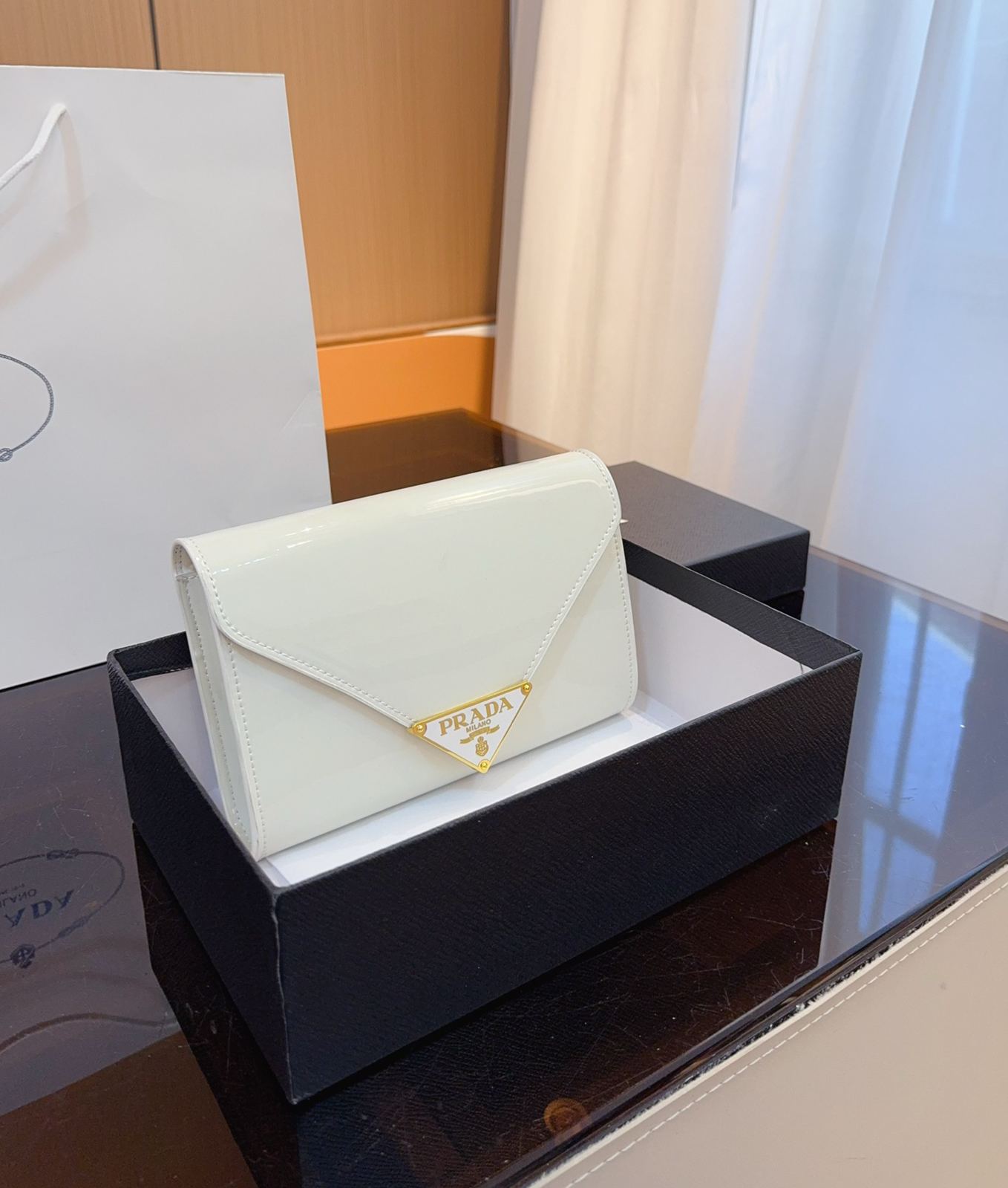 プラダ「Prada」