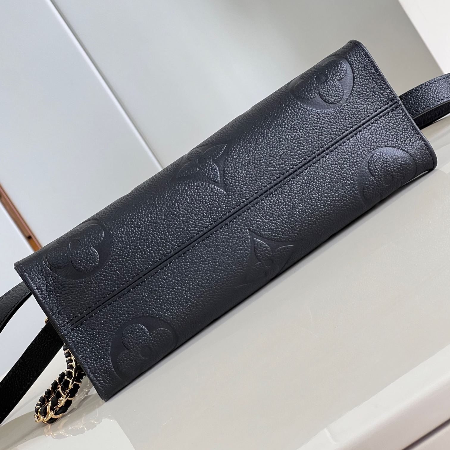 ルイ・ヴィトン「Louis Vuitton」オンザゴー EW