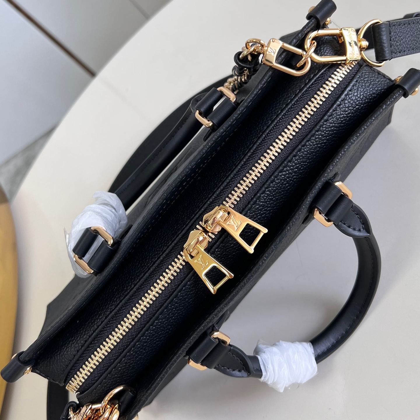 ルイ・ヴィトン「Louis Vuitton」オンザゴー EW