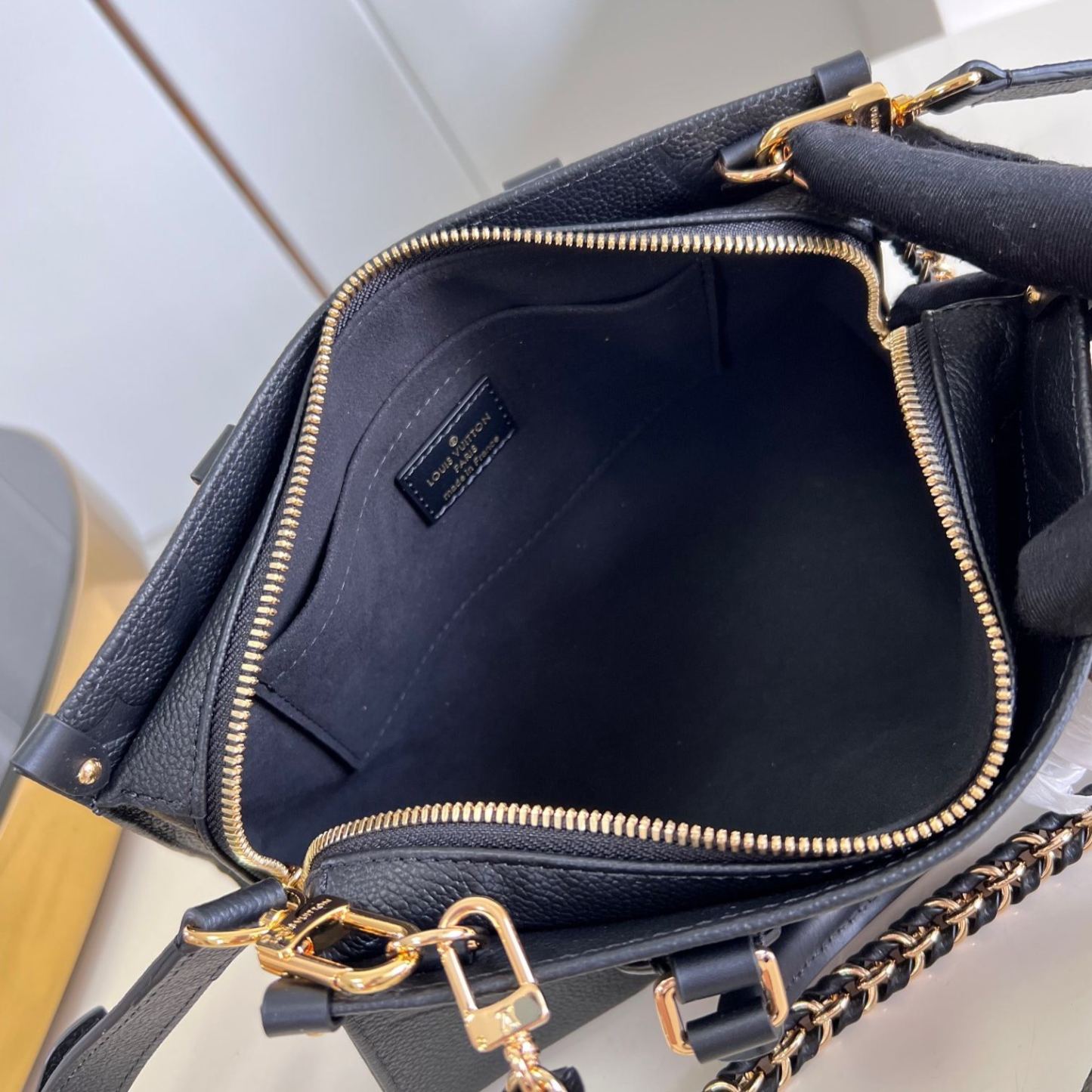 ルイ・ヴィトン「Louis Vuitton」オンザゴー EW