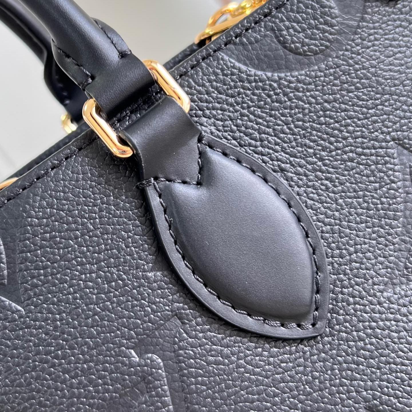 ルイ・ヴィトン「Louis Vuitton」オンザゴー EW