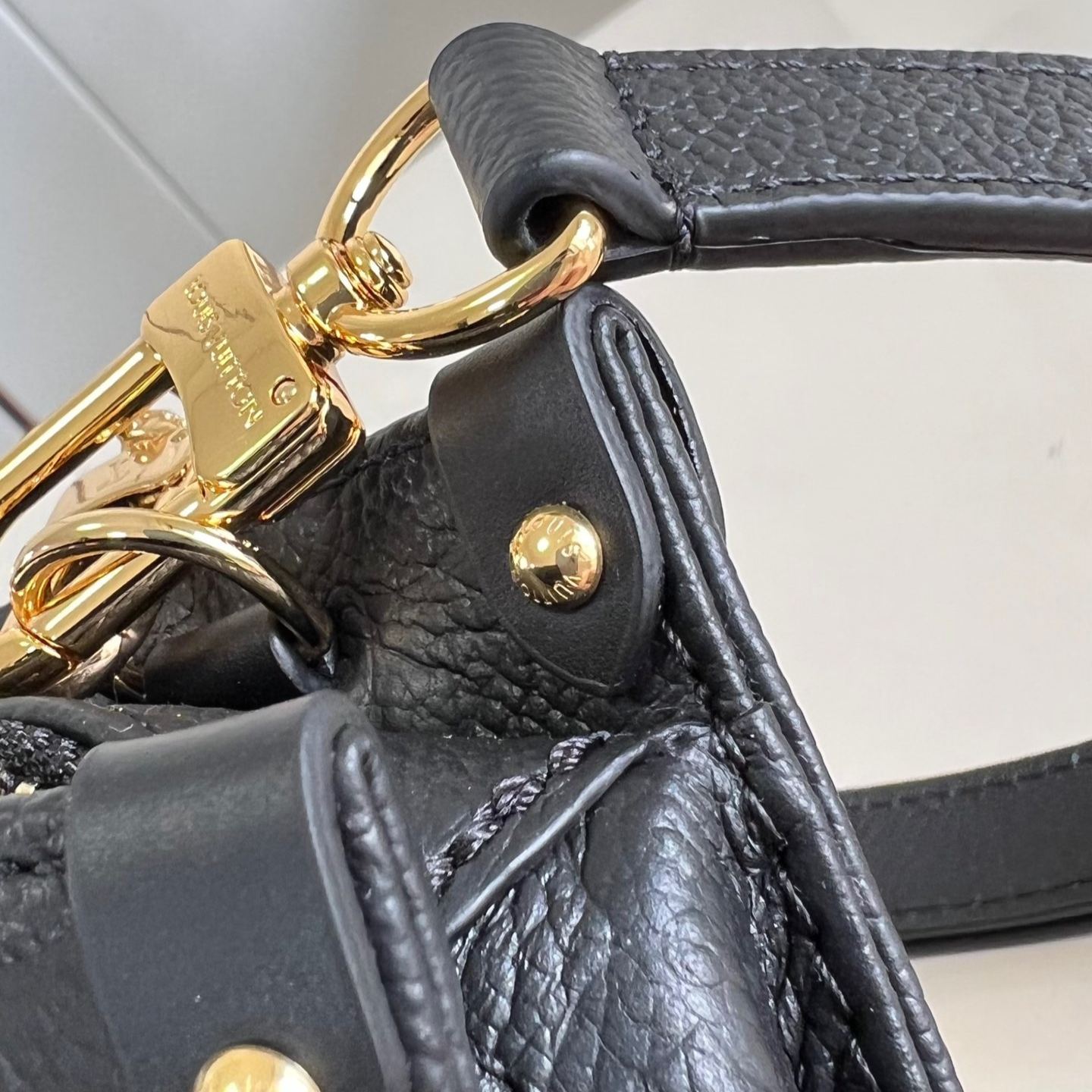 ルイ・ヴィトン「Louis Vuitton」オンザゴー EW