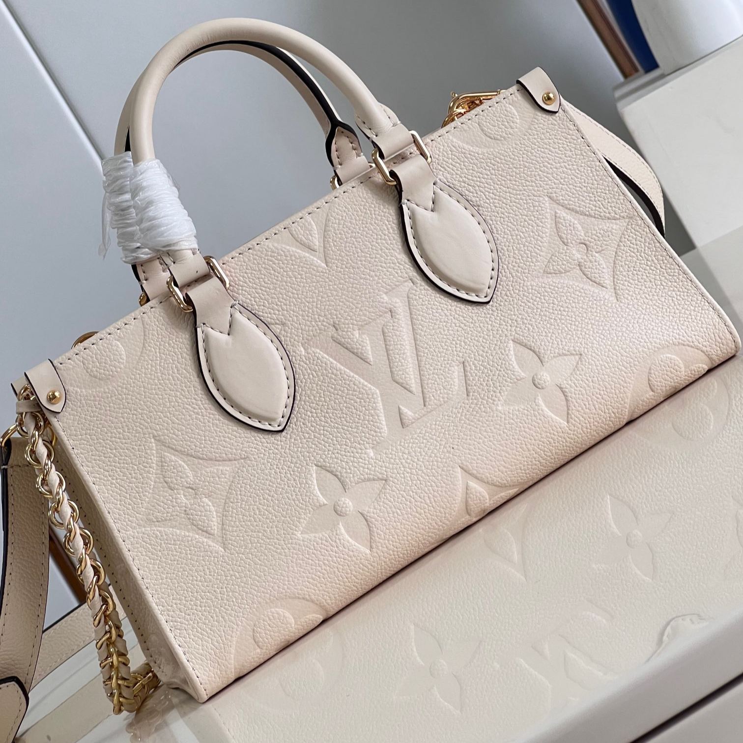 ルイ・ヴィトン「Louis Vuitton」オンザゴー EW