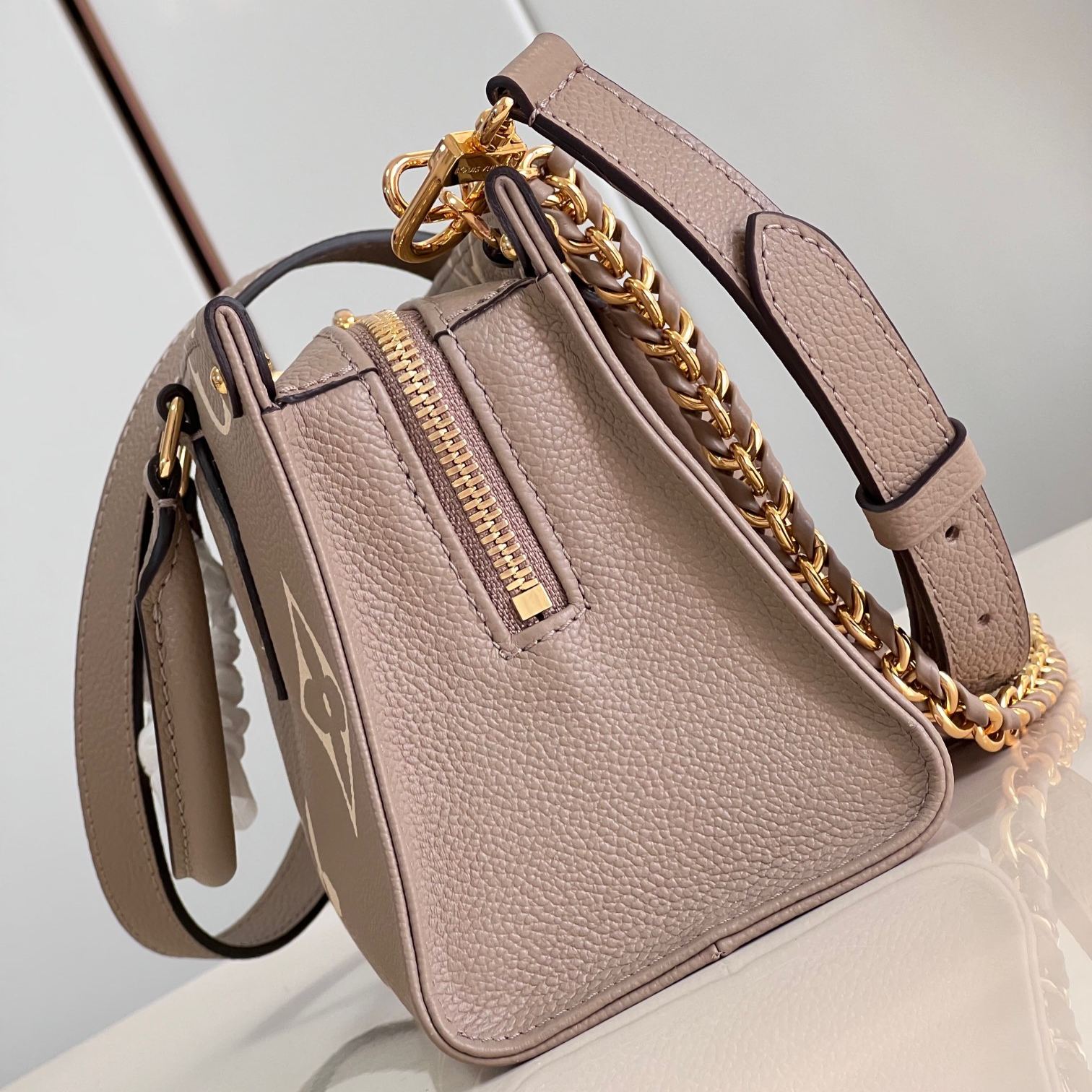 ルイ・ヴィトン「Louis Vuitton」オンザゴー EW