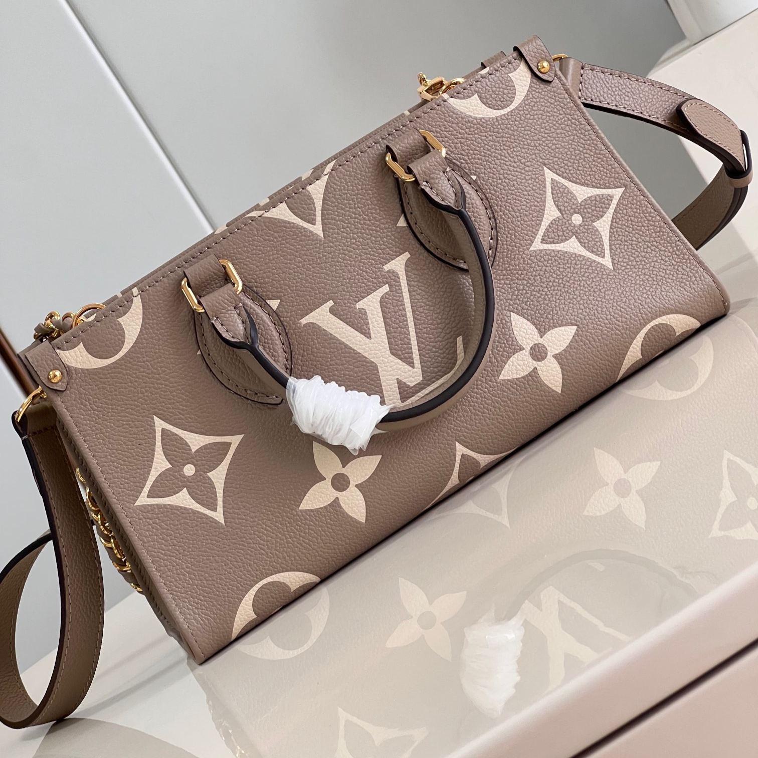 ルイ・ヴィトン「Louis Vuitton」オンザゴー EW