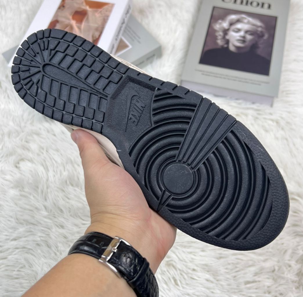 ナイキ「Nike」LV x NIKEコラボレーション SBダンク ロー カジュアルスニーカー