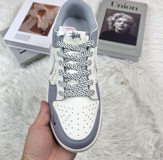 ナイキ「Nike」LV x NIKEコラボレーション SBダンク ロー カジュアルスニーカー