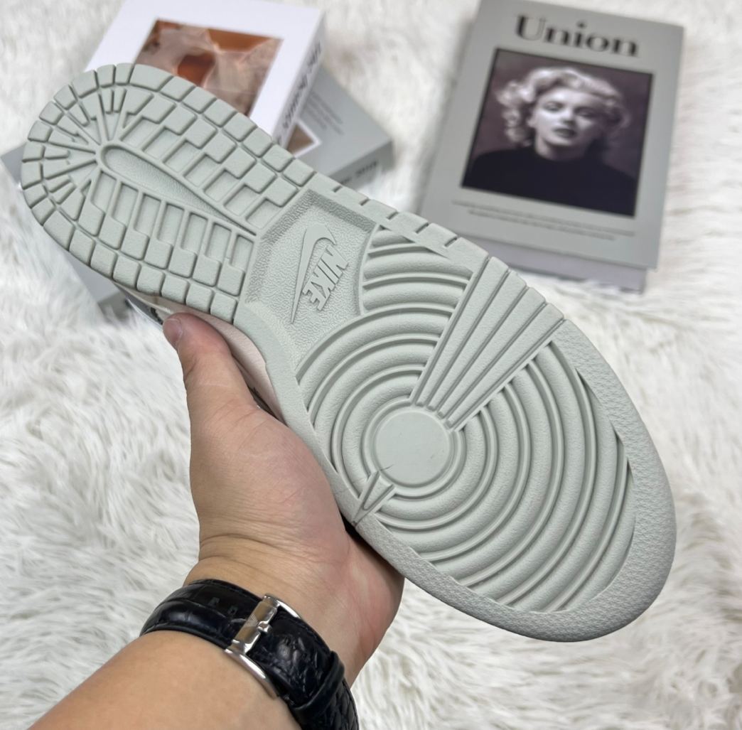 ナイキ「Nike」LV x NIKEコラボレーション SBダンク ロー カジュアルスニーカー