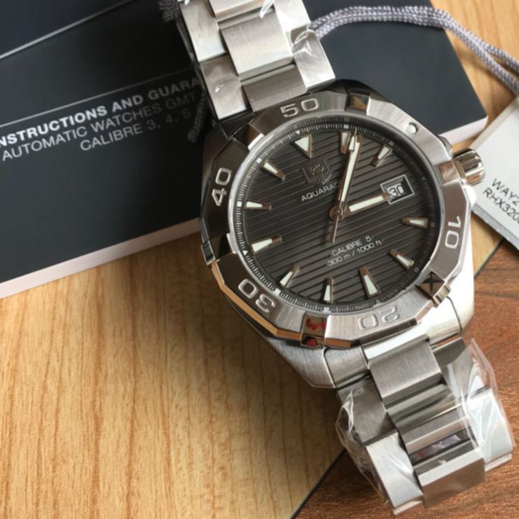 タグ・ホイヤー「TAG Heuer」クラシック メンズウォッチ40MM