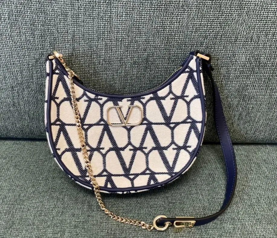 ヴァレンティノ「Valentino」が ミニハンドバッグ