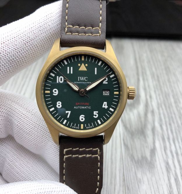 IWC シュフハウゼン パイロットウォッチ オートマティック スピットファイア IW326802