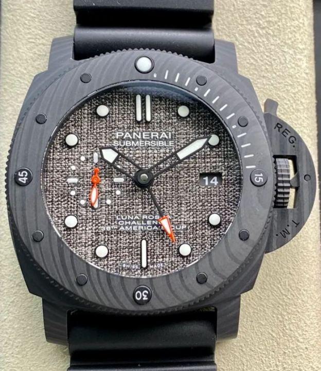 パネライ「Panerai」サブマーシブル ルナ・ロッサ カーボテック 47MMダイバーズウォッチ