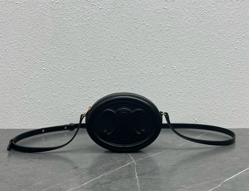 セリーヌ「Celine」TRIOMPHE ミニ ムーンケーキバッグ