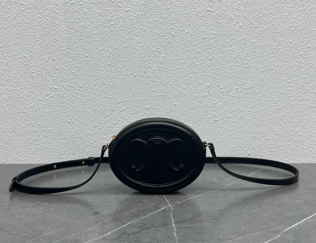 セリーヌ「Celine」TRIOMPHE ミニ ムーンケーキバッグ