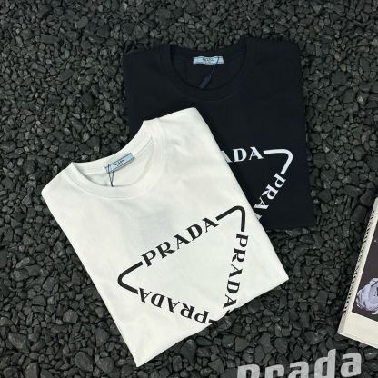 プラダ「Prada」