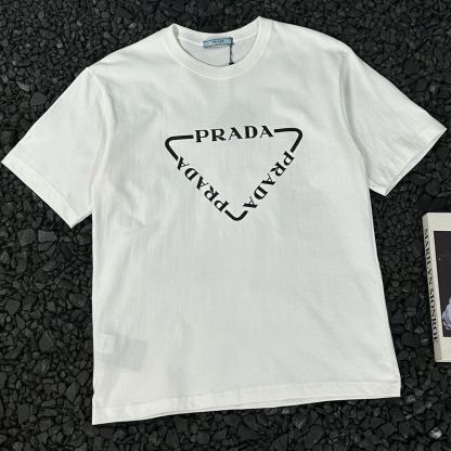 プラダ「Prada」