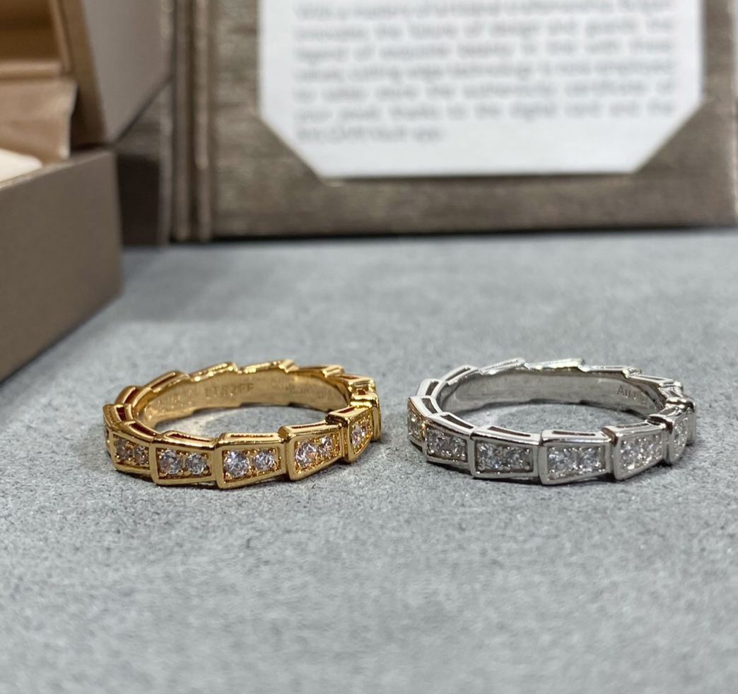 ブルガリ「Bvlgari」狭版天然クジャク蛇の指輪