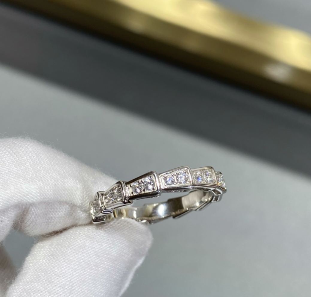 ブルガリ「Bvlgari」狭版天然クジャク蛇の指輪