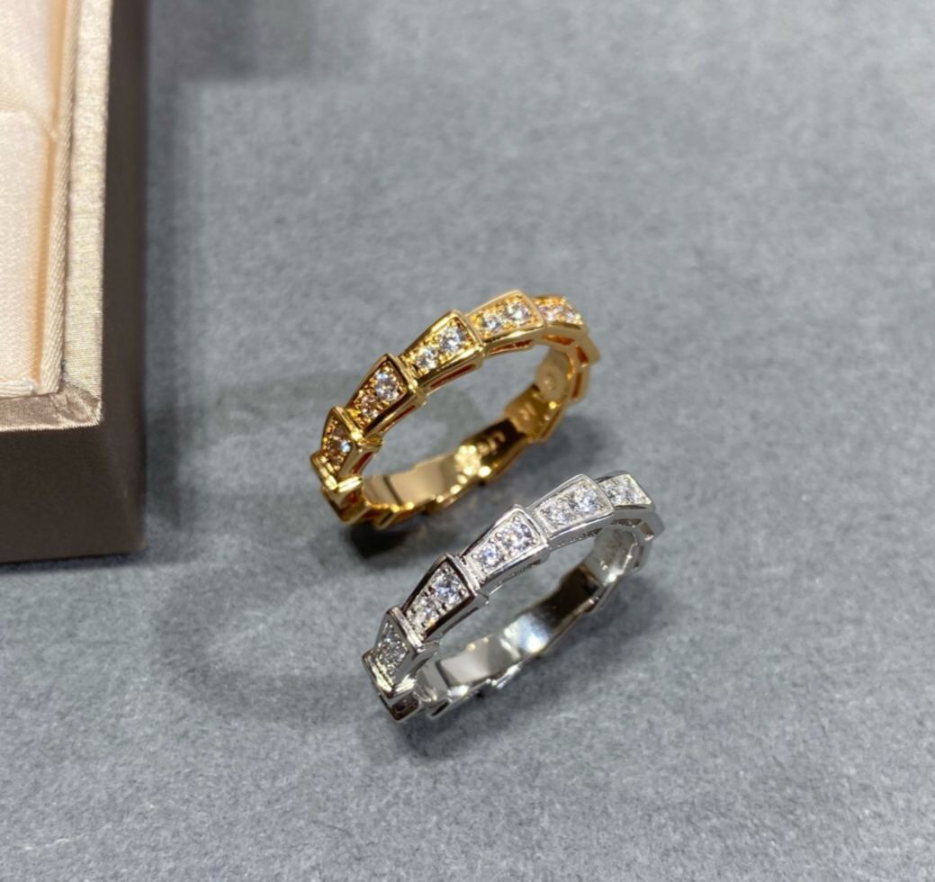 ブルガリ「Bvlgari」狭版天然クジャク蛇の指輪