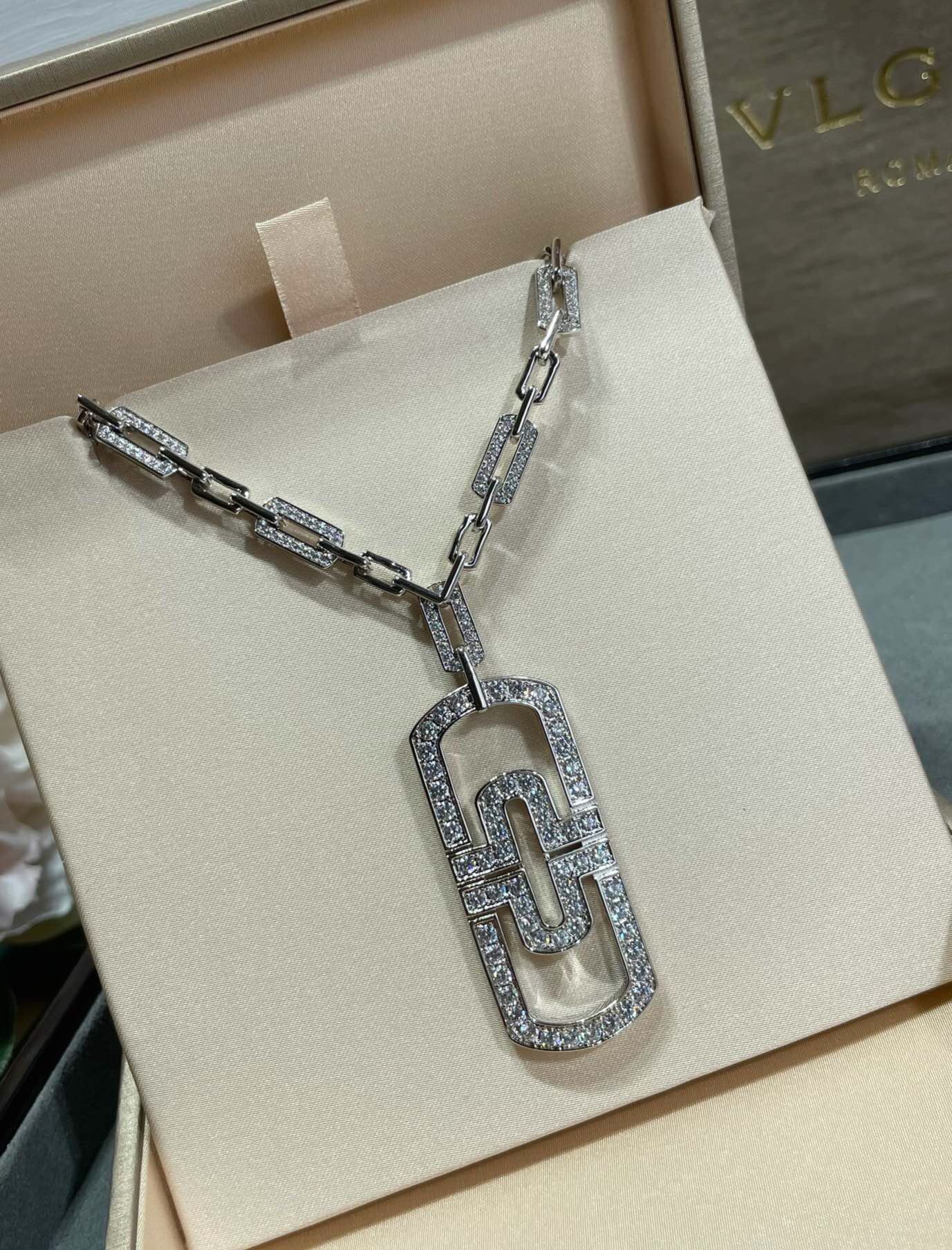 ブルガリ「Bvlgari」透かし彫りクリップネックレス65cm