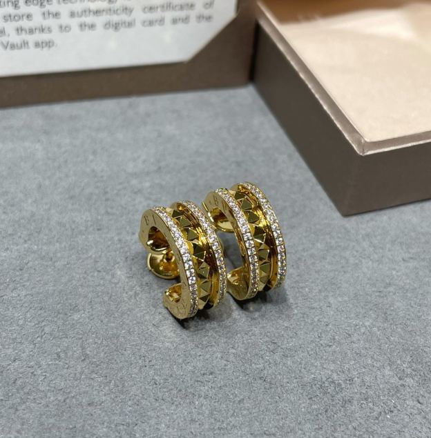 ブルガリ「Bvlgari」両ドリルリベットイヤリング