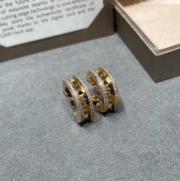 ブルガリ「Bvlgari」両ドリルリベットイヤリング