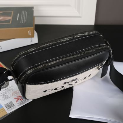 コーチ「Coach」コーチ グラハム カメラバッグ