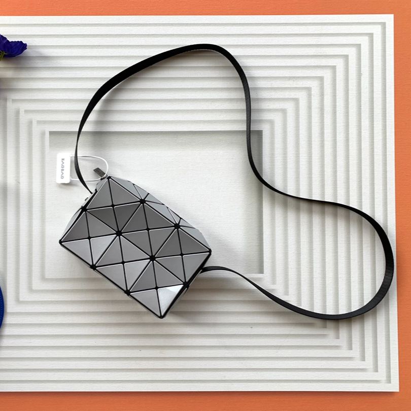 イッセイ・ミヤケ「Issey Miyake」キューピッド ボックス ミニバッグ