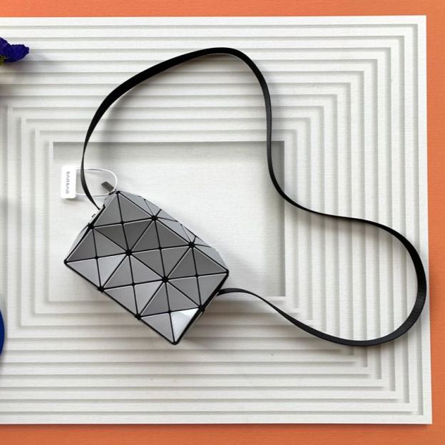 イッセイ・ミヤケ「Issey Miyake」キューピッド ボックス ミニバッグ