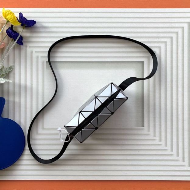 イッセイ・ミヤケ「Issey Miyake」キューピッド ボックス ミニバッグ