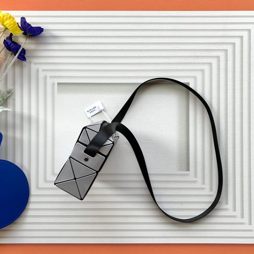 イッセイ・ミヤケ「Issey Miyake」キューピッド ボックス ミニバッグ