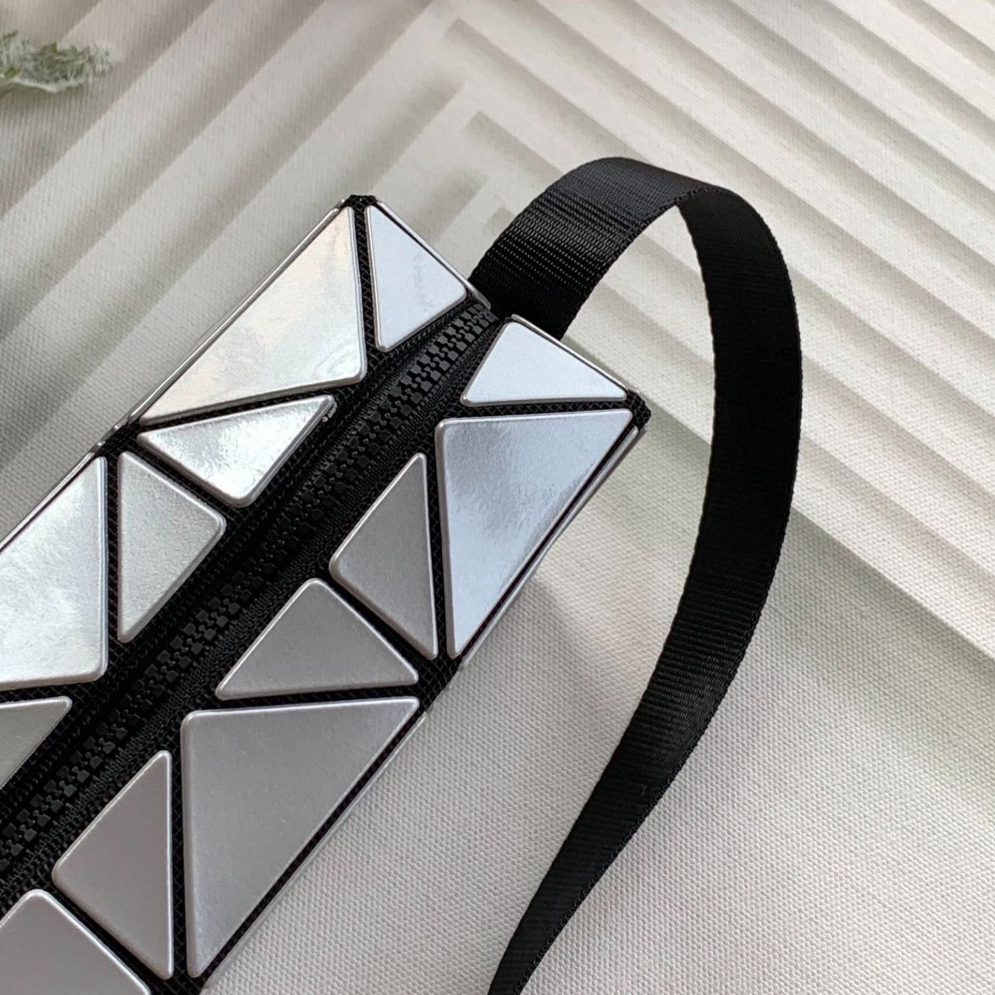 イッセイ・ミヤケ「Issey Miyake」キューピッド ボックス ミニバッグ