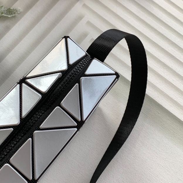 イッセイ・ミヤケ「Issey Miyake」キューピッド ボックス ミニバッグ