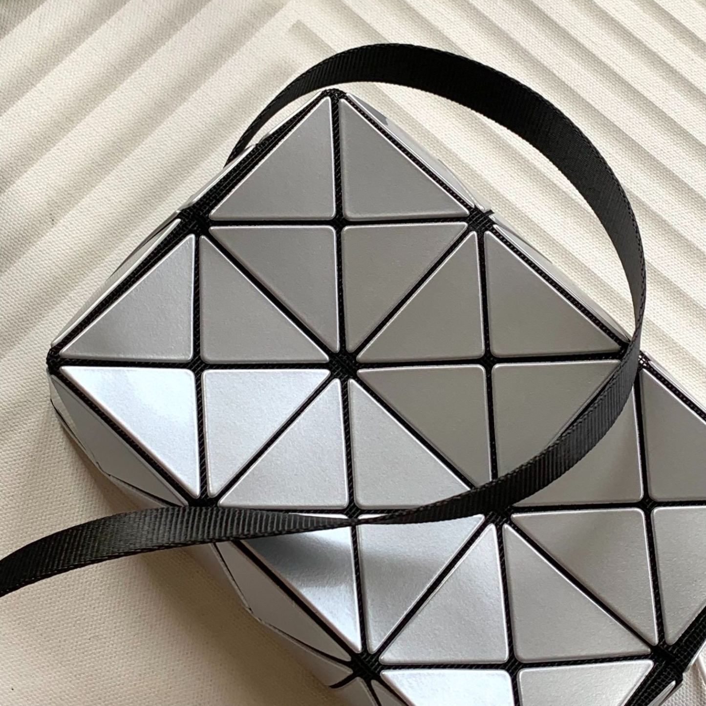 イッセイ・ミヤケ「Issey Miyake」キューピッド ボックス ミニバッグ