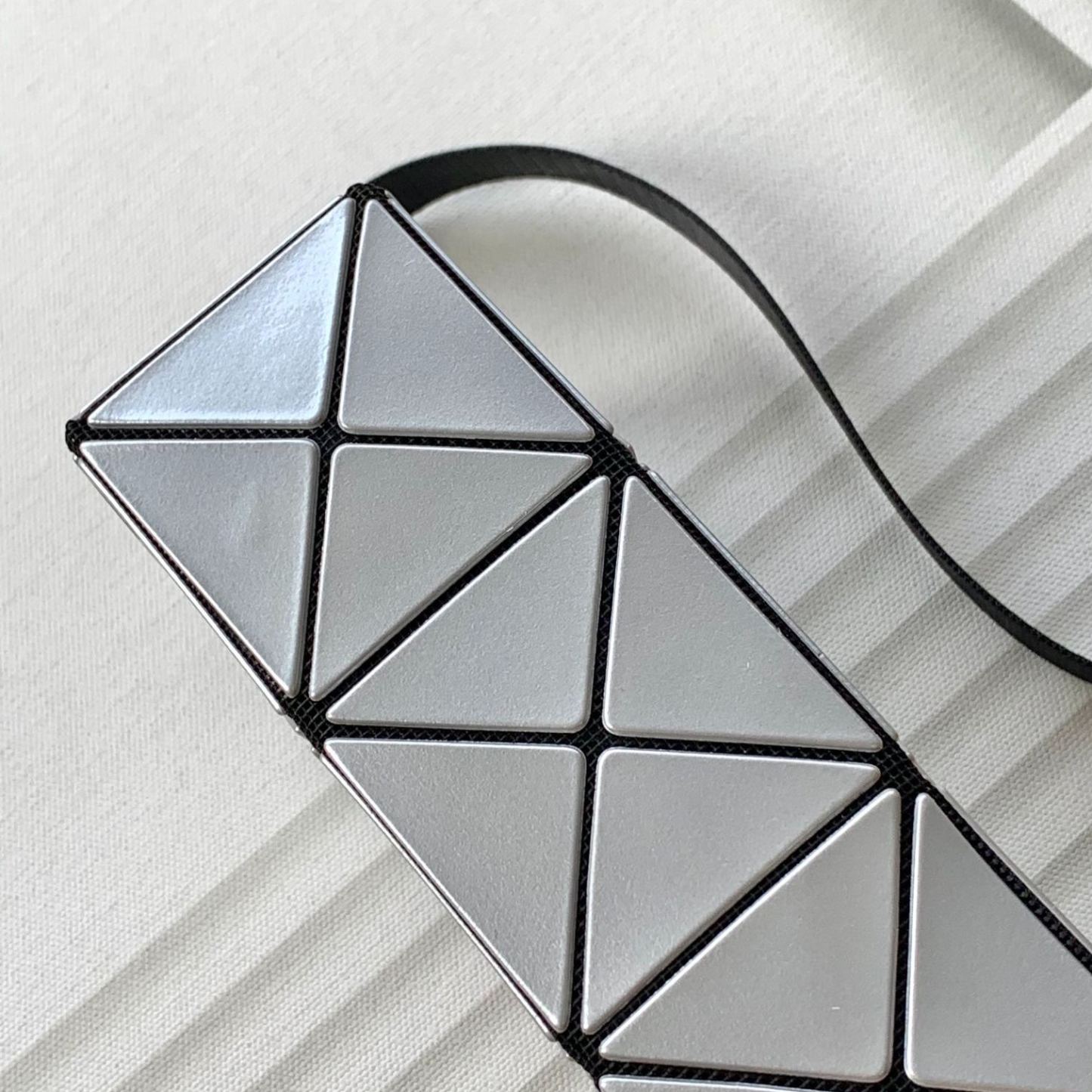 イッセイ・ミヤケ「Issey Miyake」キューピッド ボックス ミニバッグ