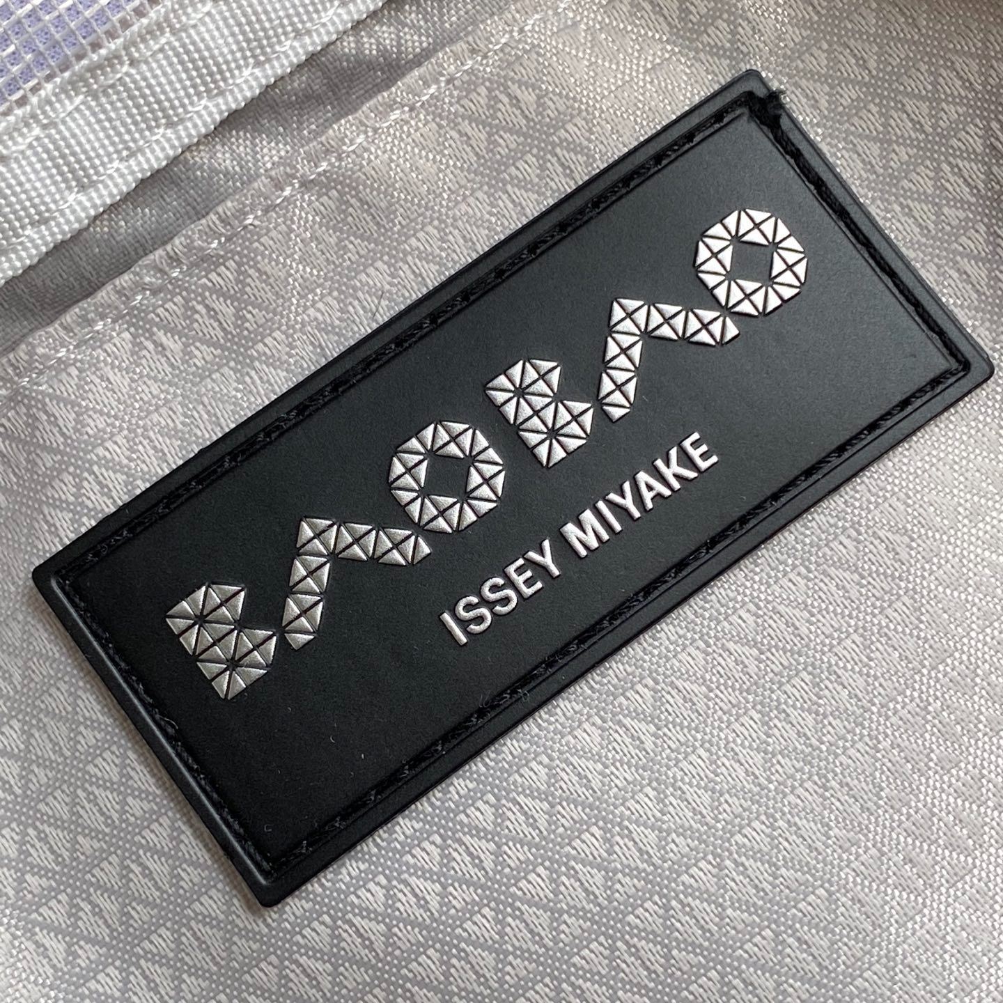 イッセイ・ミヤケ「Issey Miyake」CARAT ダイヤモンドバッグ