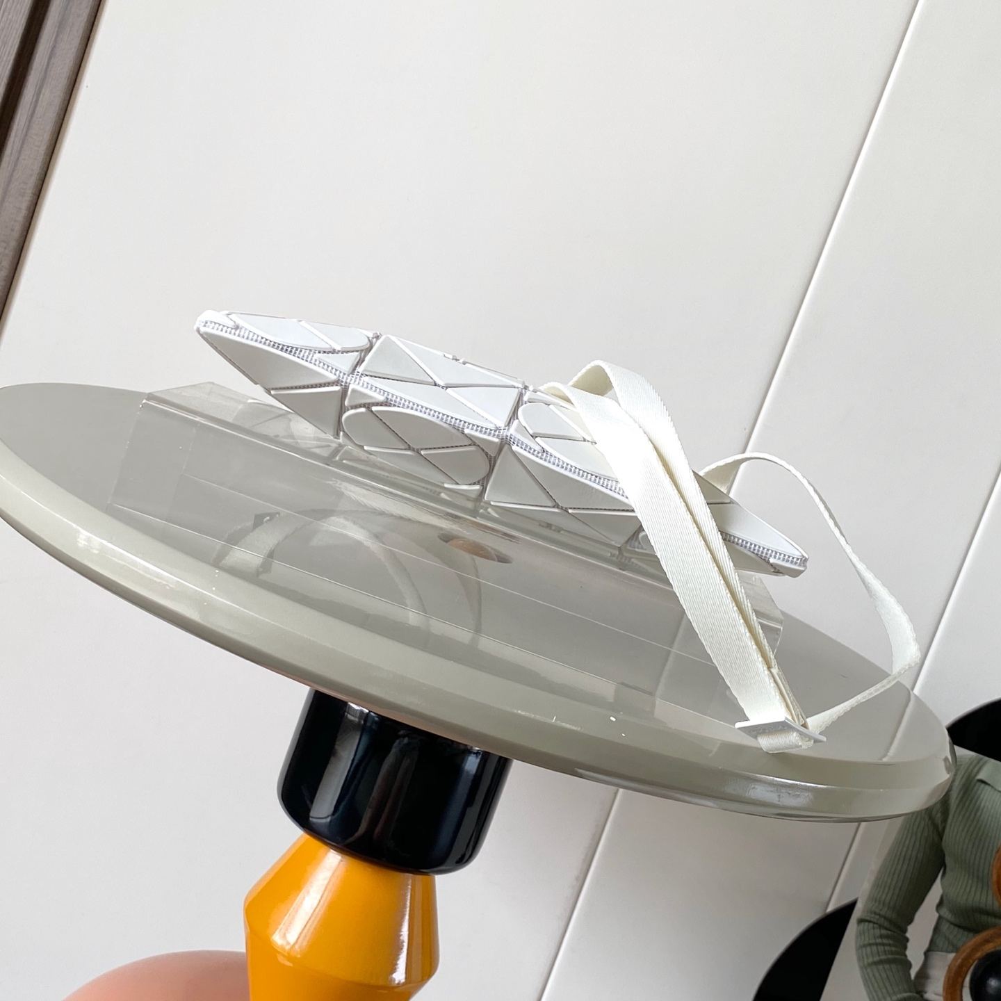 イッセイ・ミヤケ「Issey Miyake」FONT 斜めがけバッグ