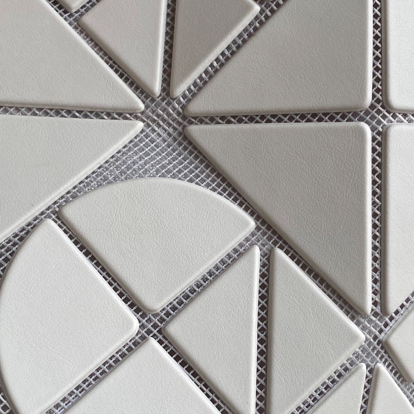 イッセイ・ミヤケ「Issey Miyake」FONT 斜めがけバッグ