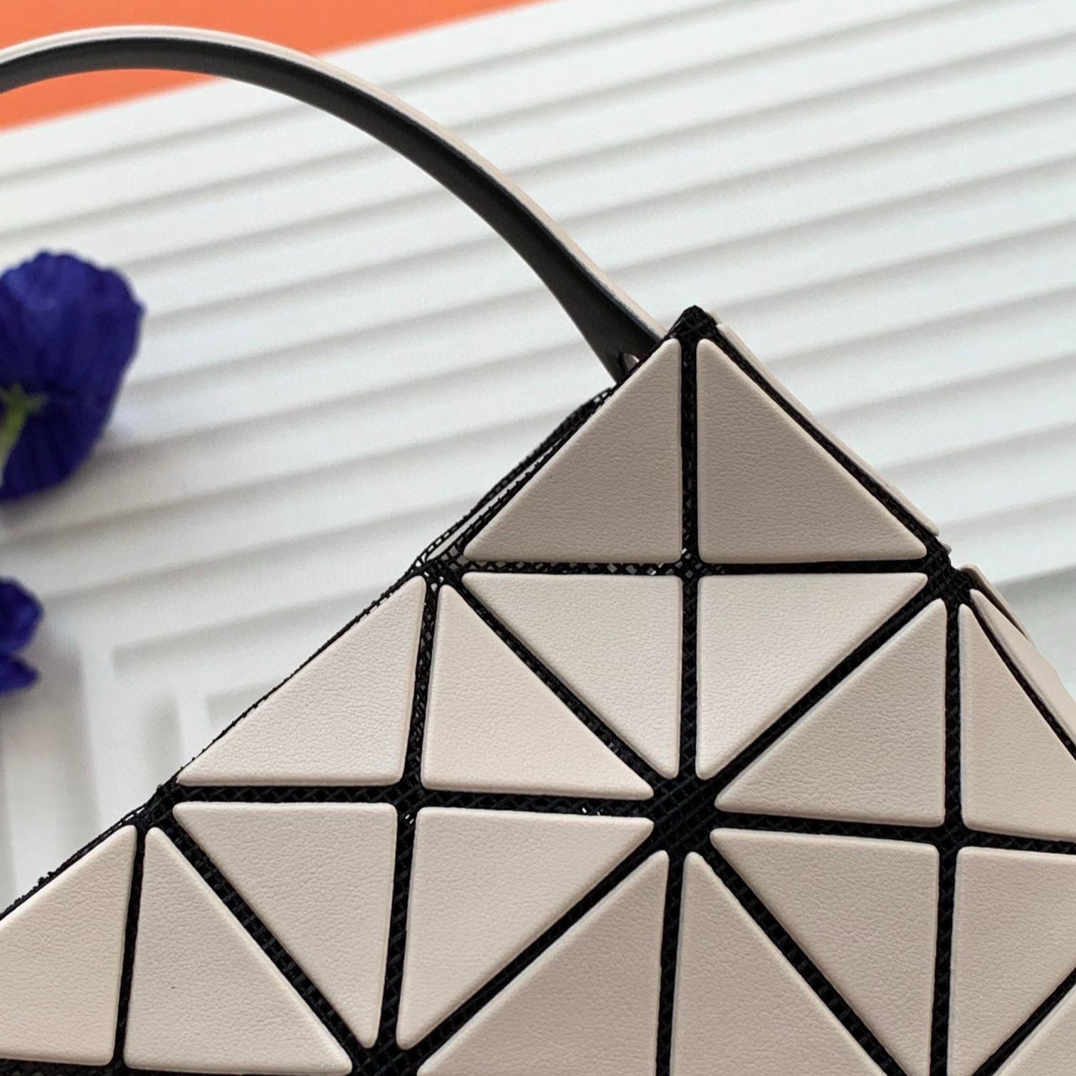 イッセイ・ミヤケ「Issey Miyake」  PRISM スモールバッグ