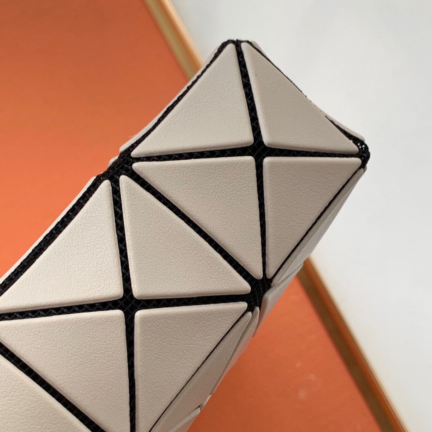 イッセイ・ミヤケ「Issey Miyake」  PRISM スモールバッグ