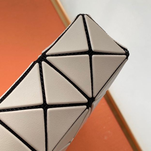 イッセイ・ミヤケ「Issey Miyake」  PRISM スモールバッグ