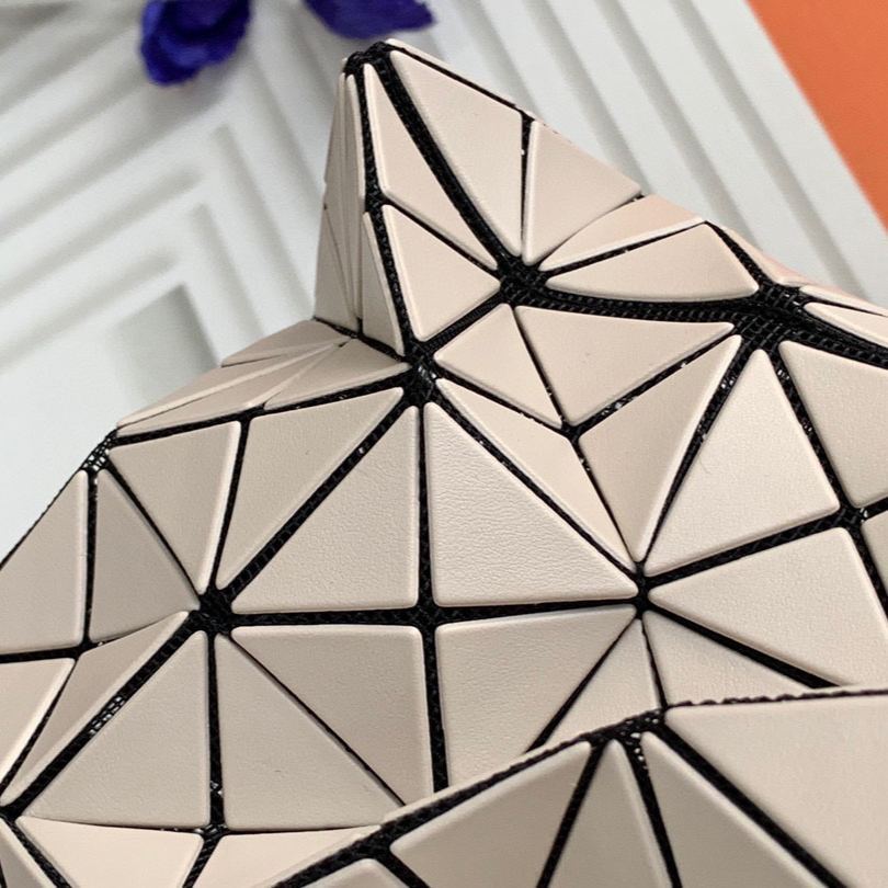 イッセイ・ミヤケ「Issey Miyake」  PRISM スモールバッグ