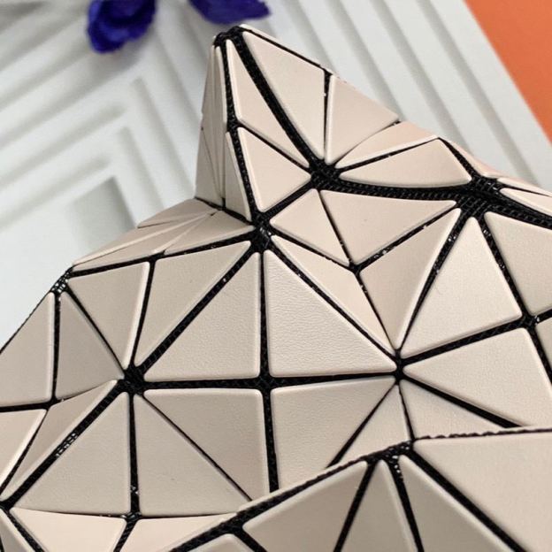 イッセイ・ミヤケ「Issey Miyake」  PRISM スモールバッグ