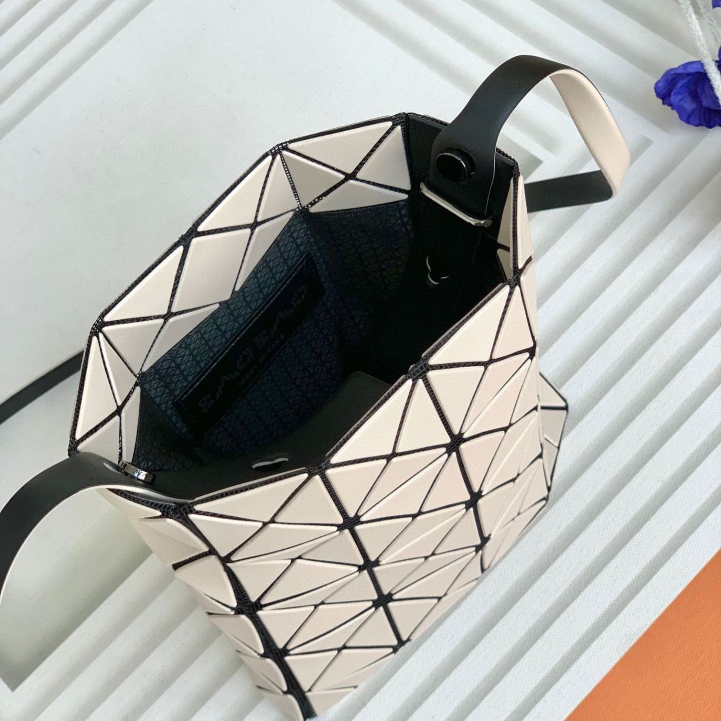 イッセイ・ミヤケ「Issey Miyake」  PRISM スモールバッグ