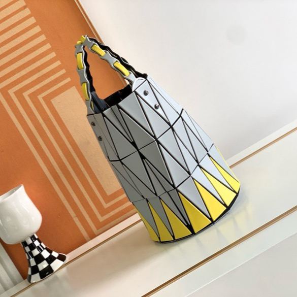 イッセイ・ミヤケ「Issey Miyake」限定カラー ベジタブルバスケットバッグ