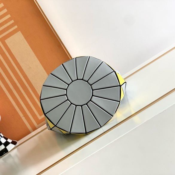 イッセイ・ミヤケ「Issey Miyake」限定カラー ベジタブルバスケットバッグ